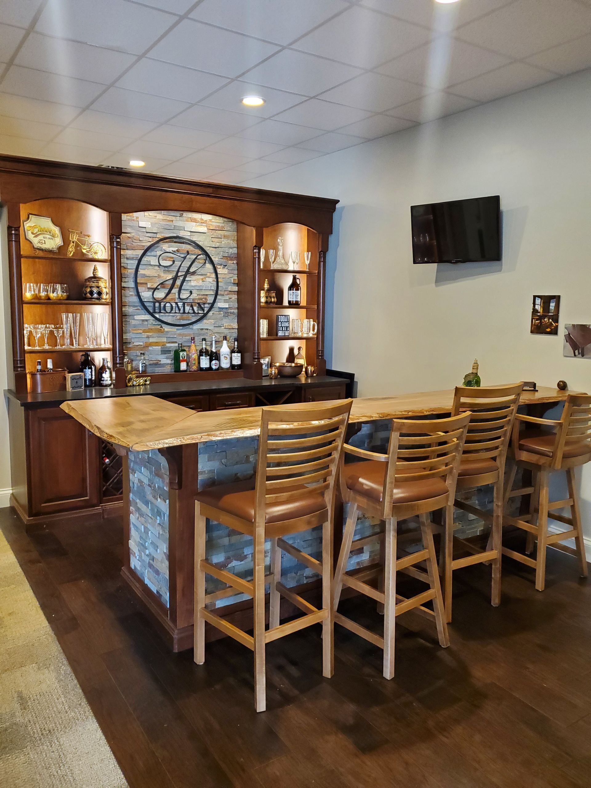 A full mini bar with four high chairs and a barkeep's counter.