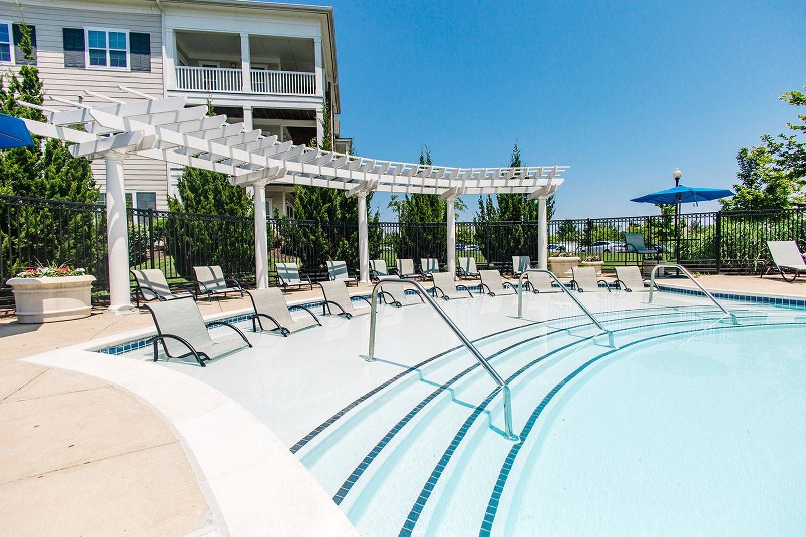 Settler's Landing apartment community resort-style pool.