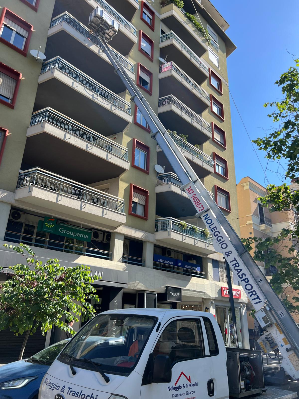 Guardo noleggio autoscale traslochi