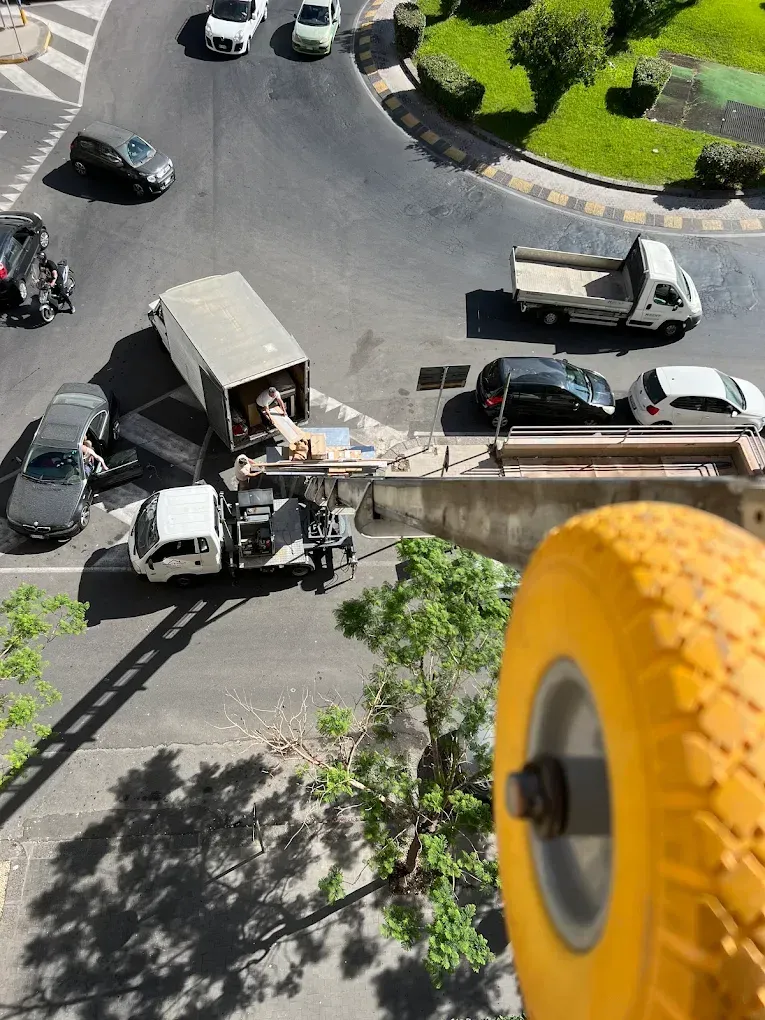 Guardo noleggio autoscale traslochi