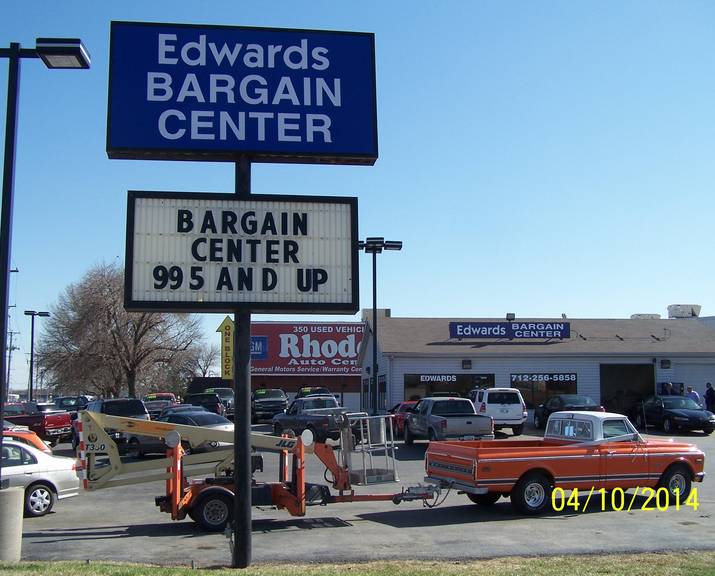 Store sign design - custom wood, aluminum & lighted signs in Council Bluffs, IA