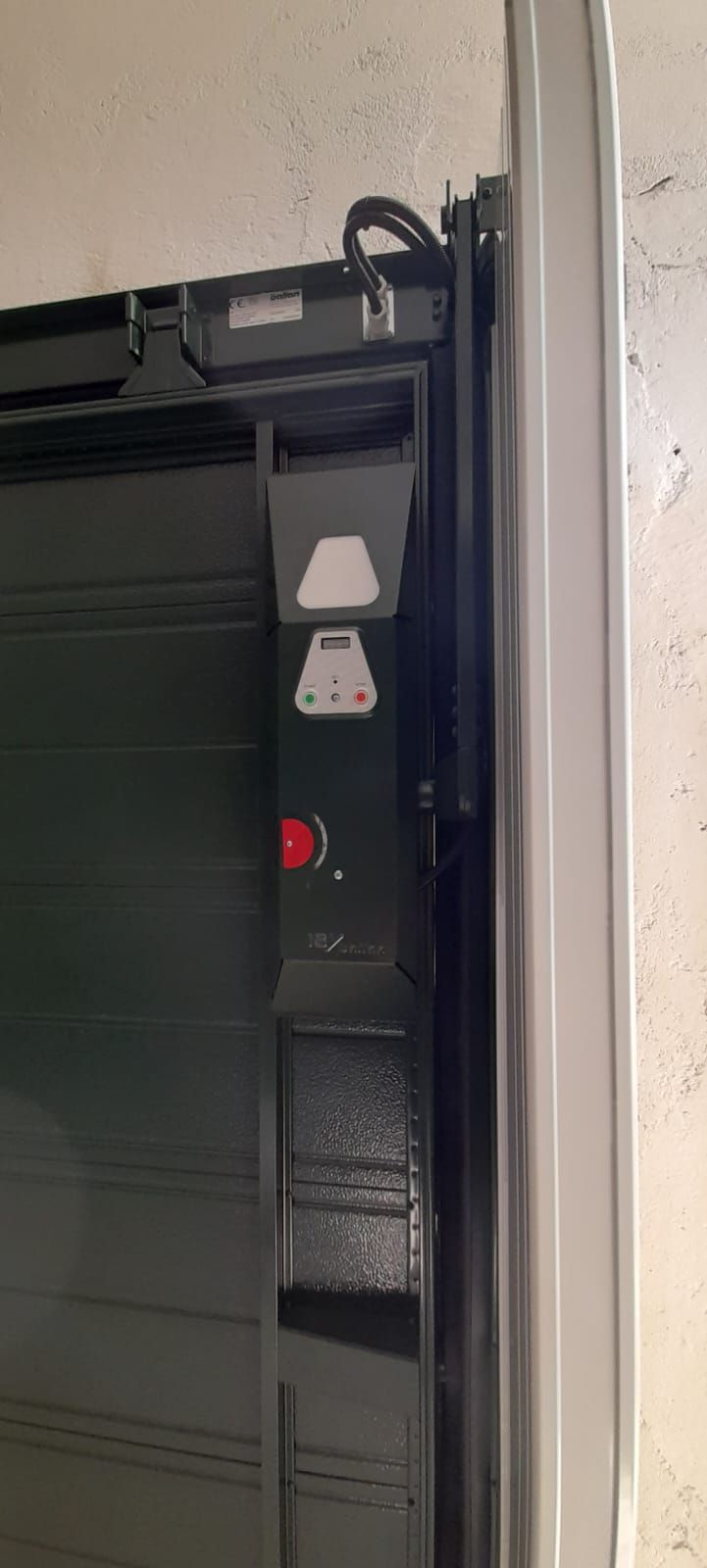 installazione porta basculante Automazioni Pippia Genova