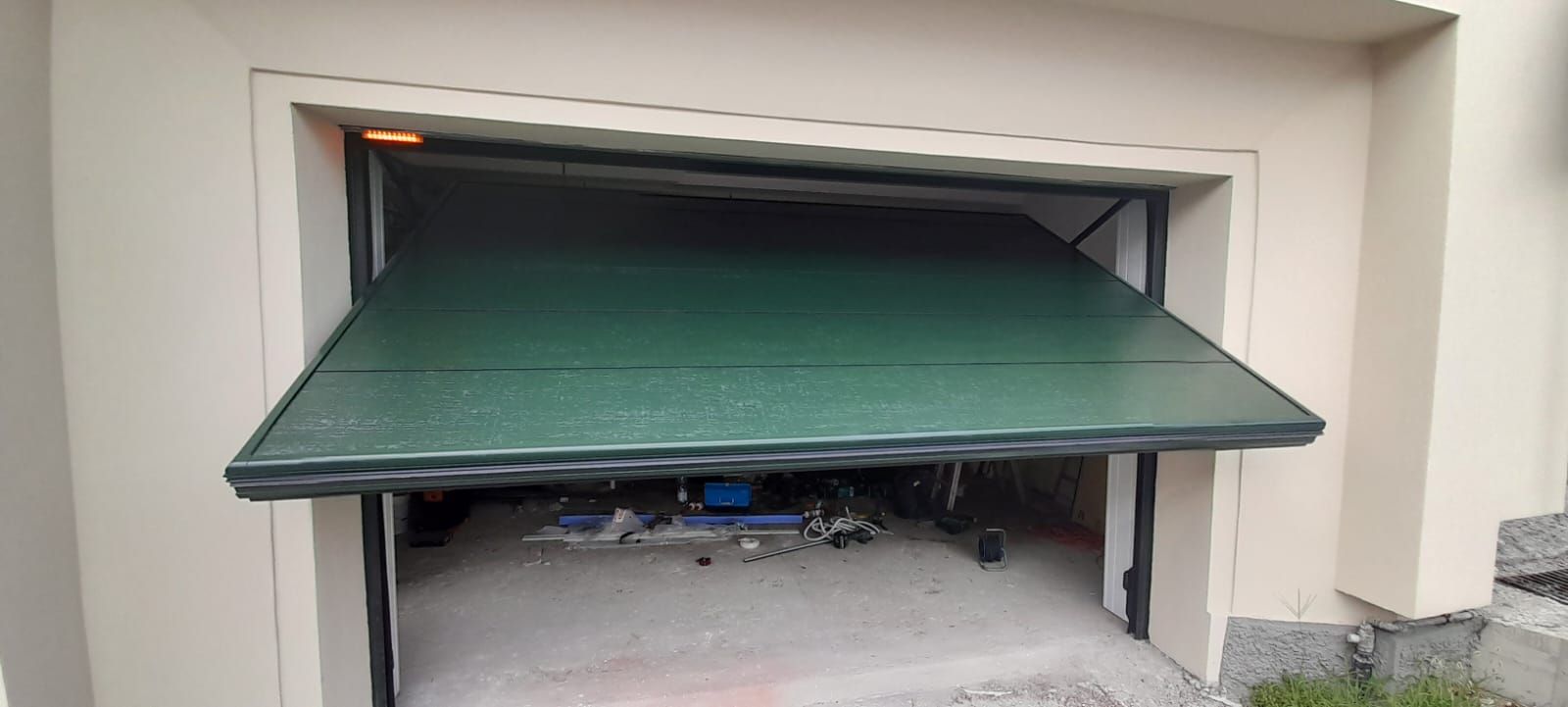 porta basculante moderna Automazioni Pippia Genova