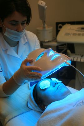 nala-med-spa-blue-light-acne-therapy-image

