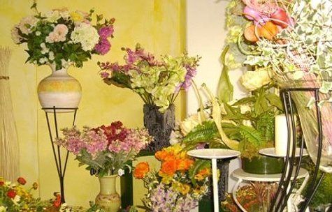 Vasi particolari con fiori