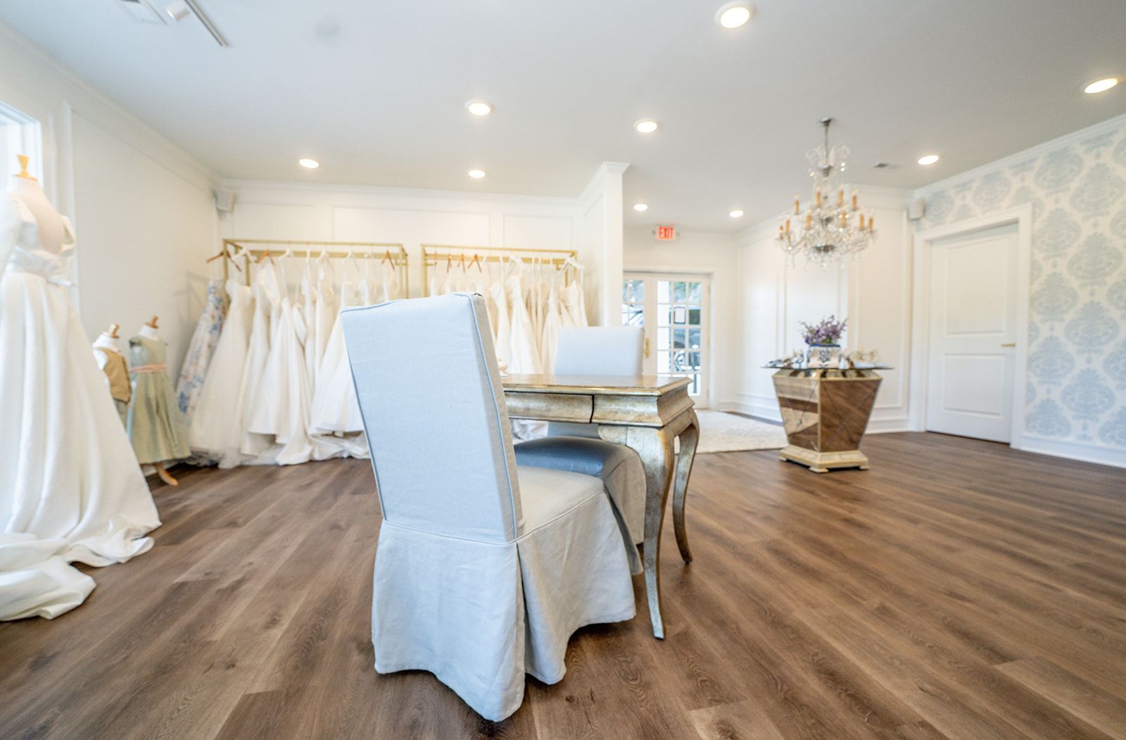 There is a table and chairs in the middle of the room.