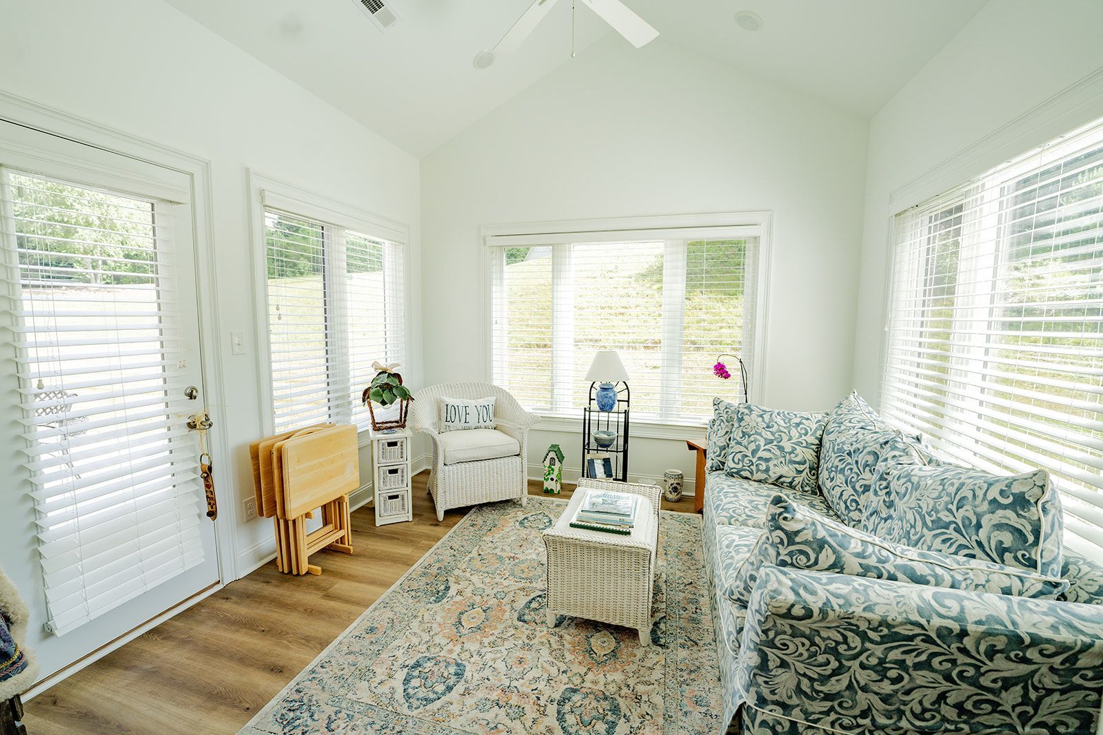 A living room filled with furniture and a ceiling fan.