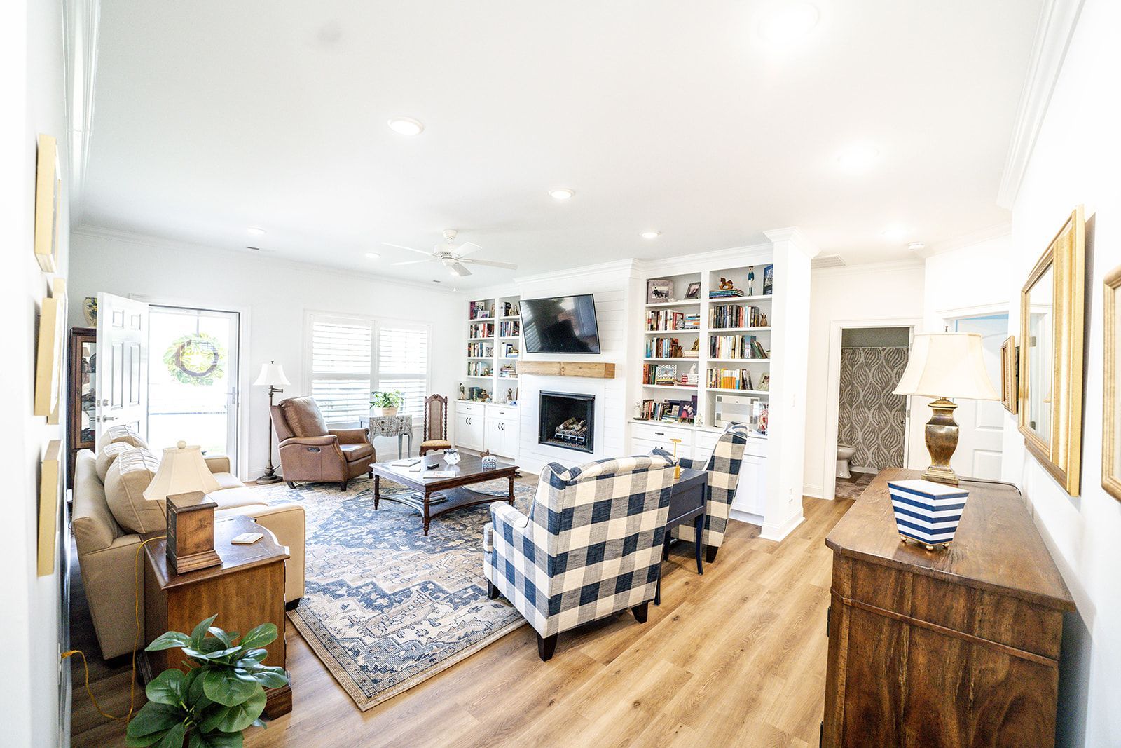 A living room filled with furniture and a fireplace.