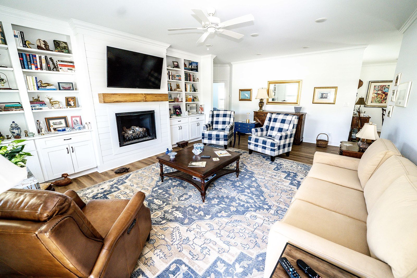 A living room filled with furniture and a fireplace.