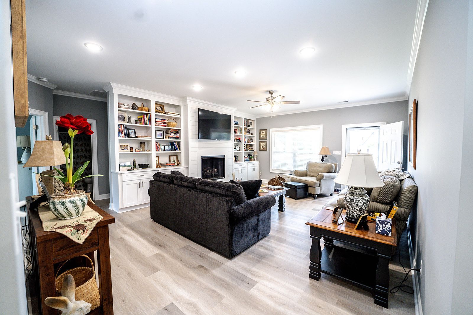 A living room filled with furniture and a fireplace.