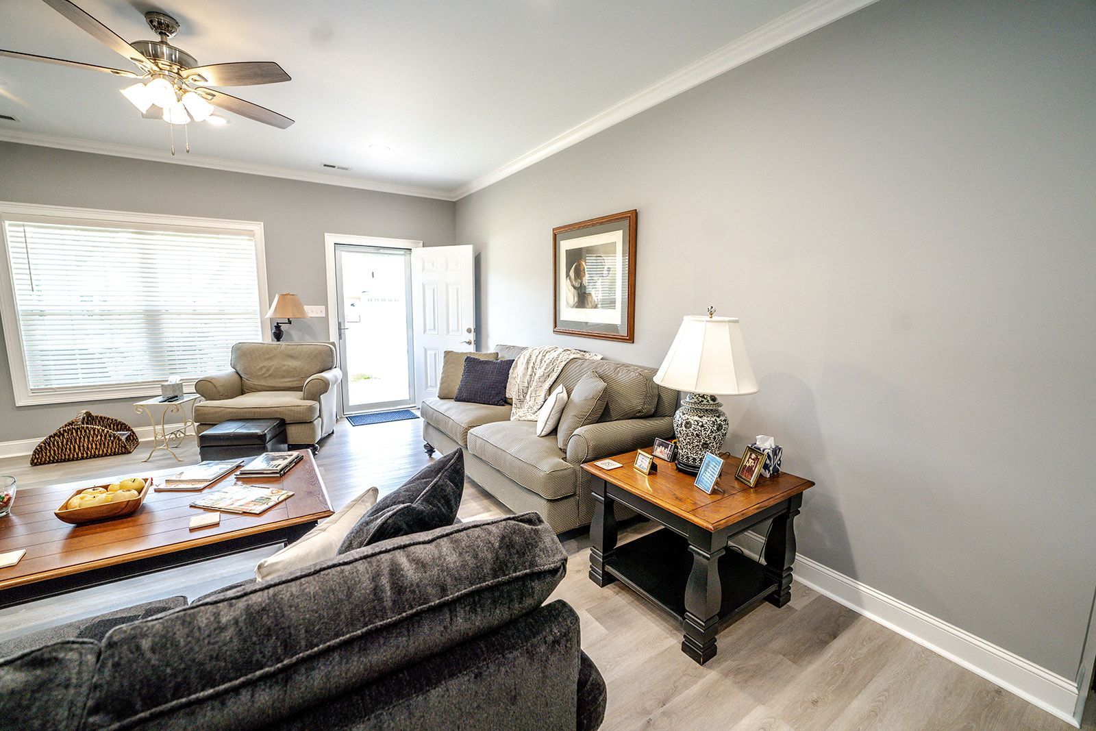 A living room filled with furniture and a ceiling fan.