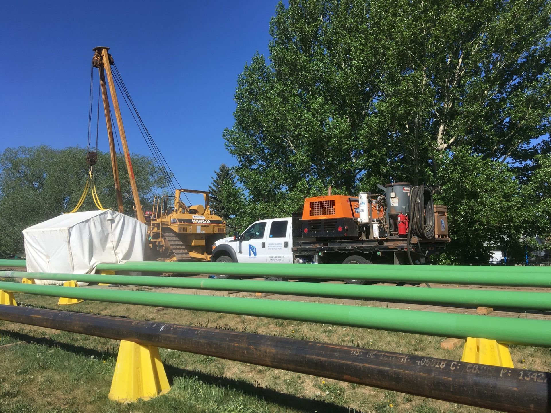 Coating preparation and blasting work at a construction site with Norpoint vehicles