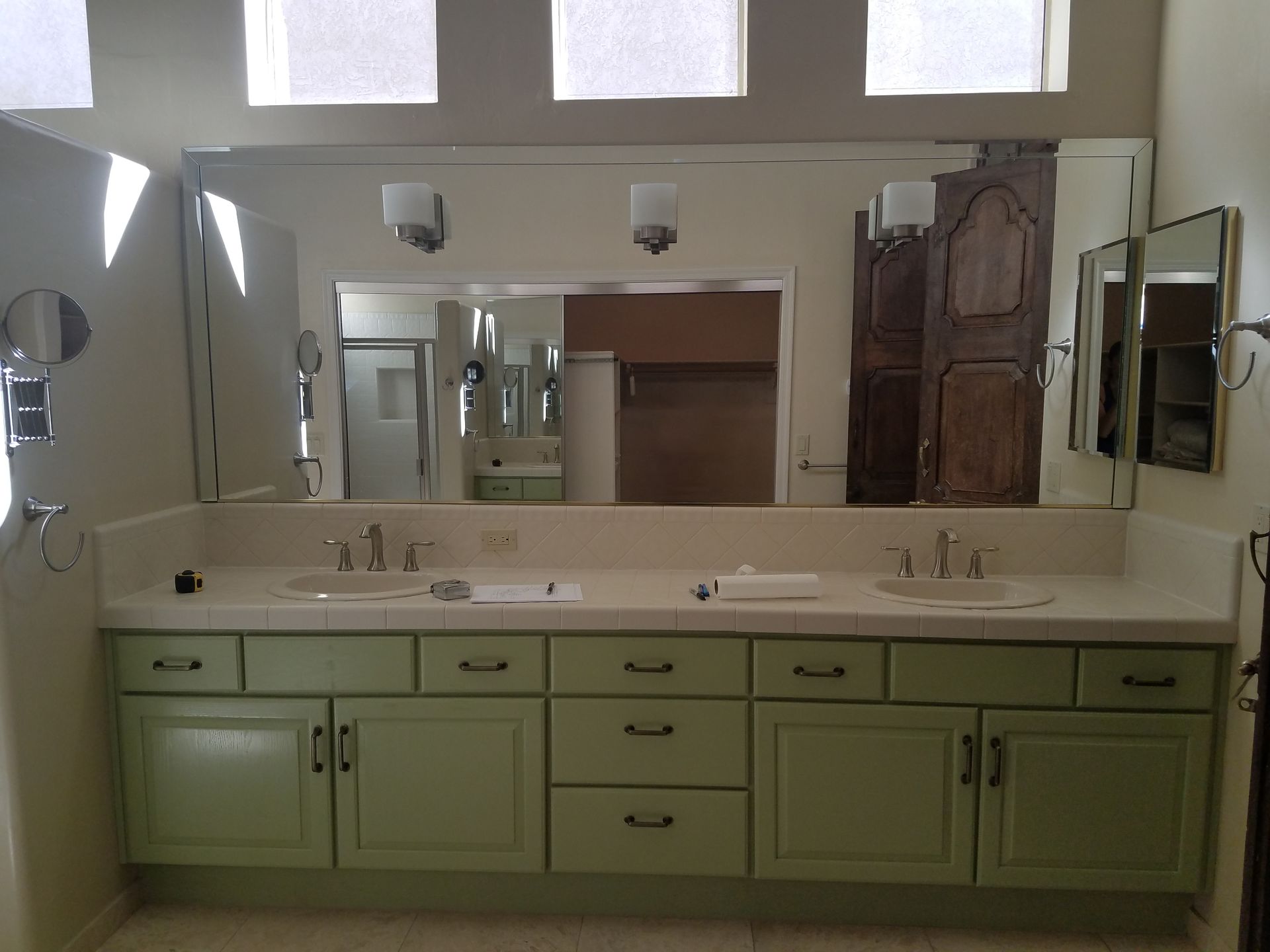 A bathroom with two sinks and two mirrors
