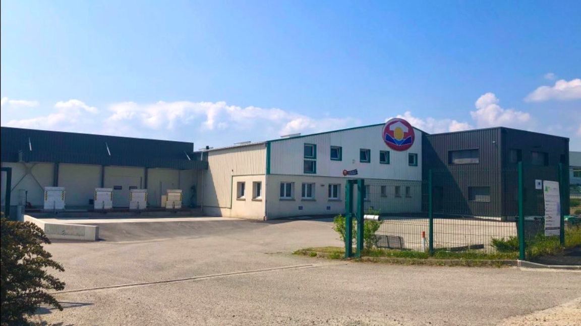 Locaux de l'entreprise La Crêperie de Guerlédan avec les bureau des commerciaux et du service financier plus de la zone de production.