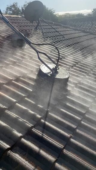 Roof pressure cleaning — Roofers in Bonogin QLD