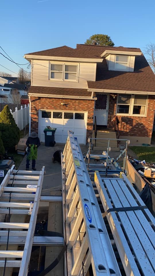 A ladder is sitting on the roof of a house.