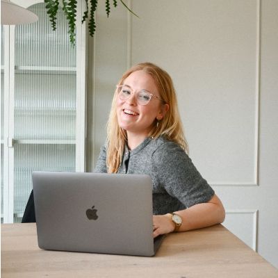 Social media specialist