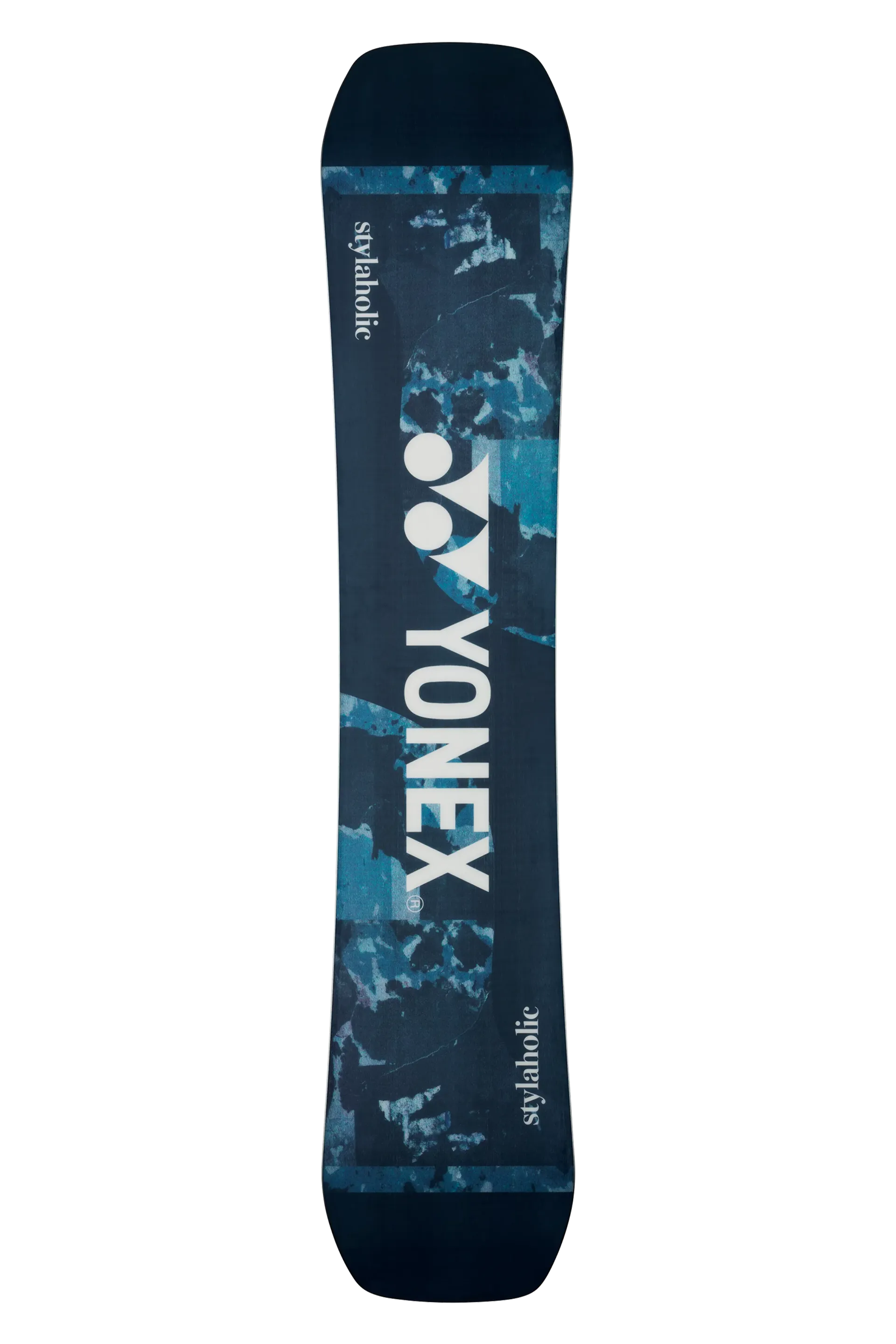 Ein schwarz-weißes Snowboard liegt auf einer weißen Oberfläche.