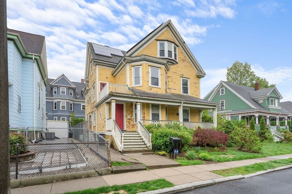 15 Centervale Park