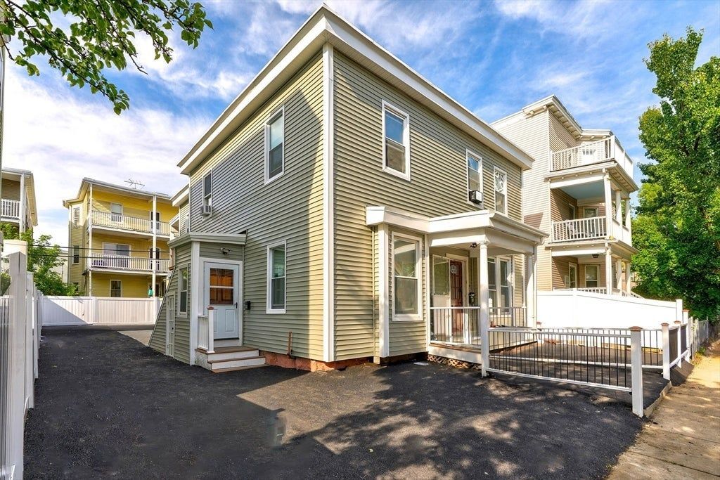 24 Romsey St