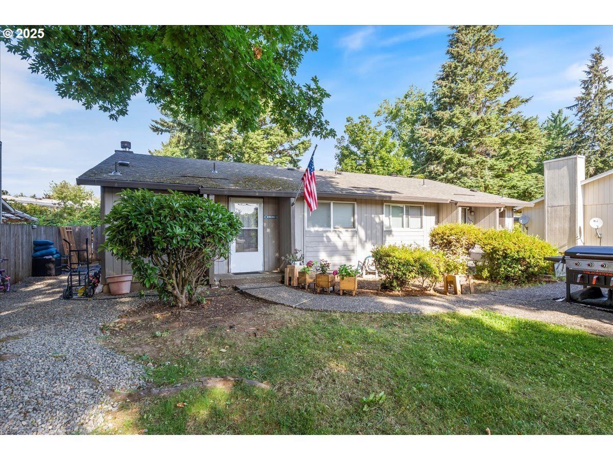 Gresham Duplex at 3025 NE Cleveland