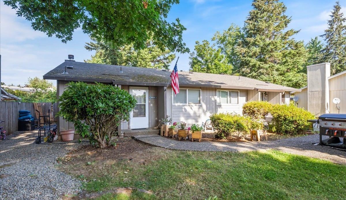 Single Level Duplex in Prime Gresham Location