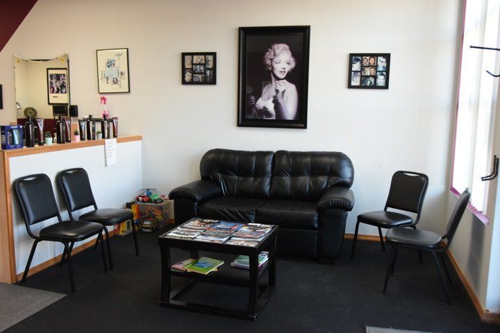 A waiting room with a picture of marilyn monroe on the wall