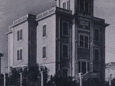 facciata esterna di studio oculistico negli anni '20