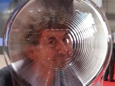 volto intravisto da strumento diagnostico oculistico