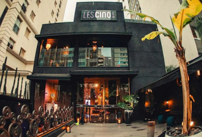 Mister Olympia Brasil: pessoas caminhando pelos corredores da feira.