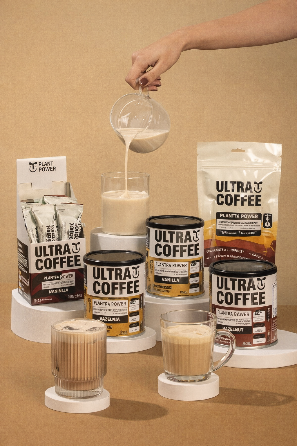 Homem segurando um microfone, falando para uma plateia. Ele está vestindo uma camisa preta.