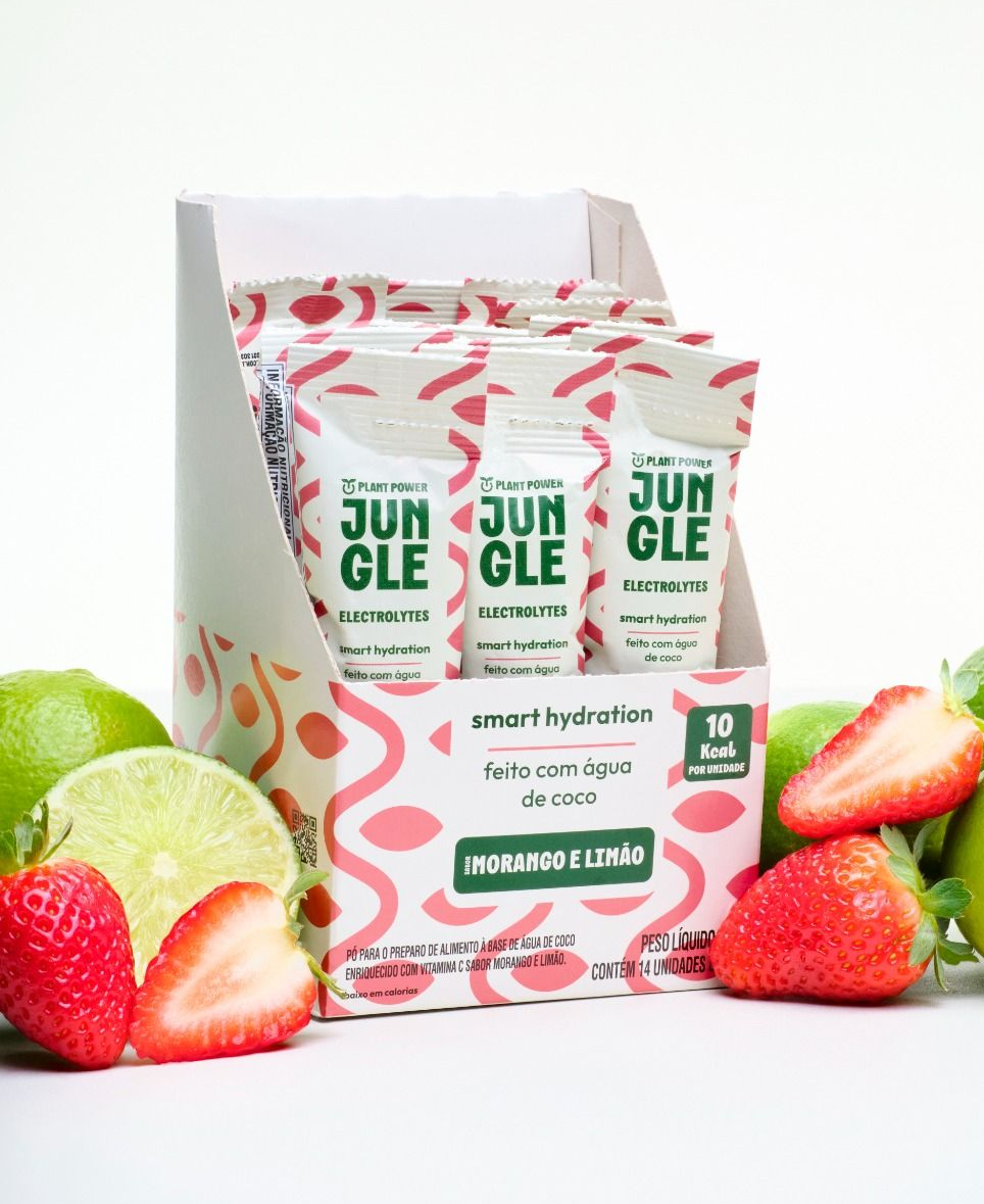 Caixa de sachês de hidratação JUNGLE ELECTROLYTES, sabor morango e limão, com frutas frescas.