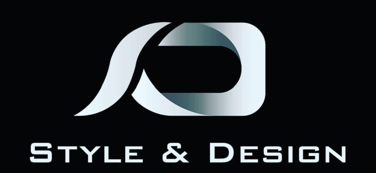 Un logo SD astratto, bianco e metallico, sopra la scritta