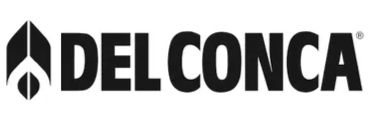 Il logo nero di Del Conca, caratterizzato da un emblema stilizzato rivolto verso l'alto accanto al nome del marchio in un carattere sans-serif in grassetto.