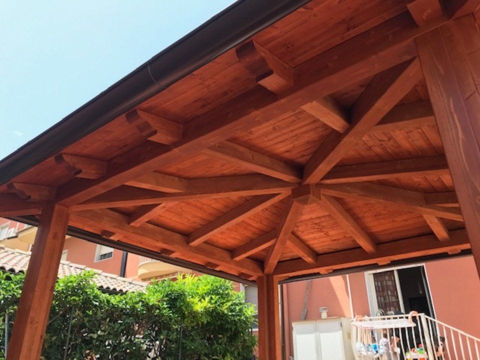 Copertura in legno da giardino