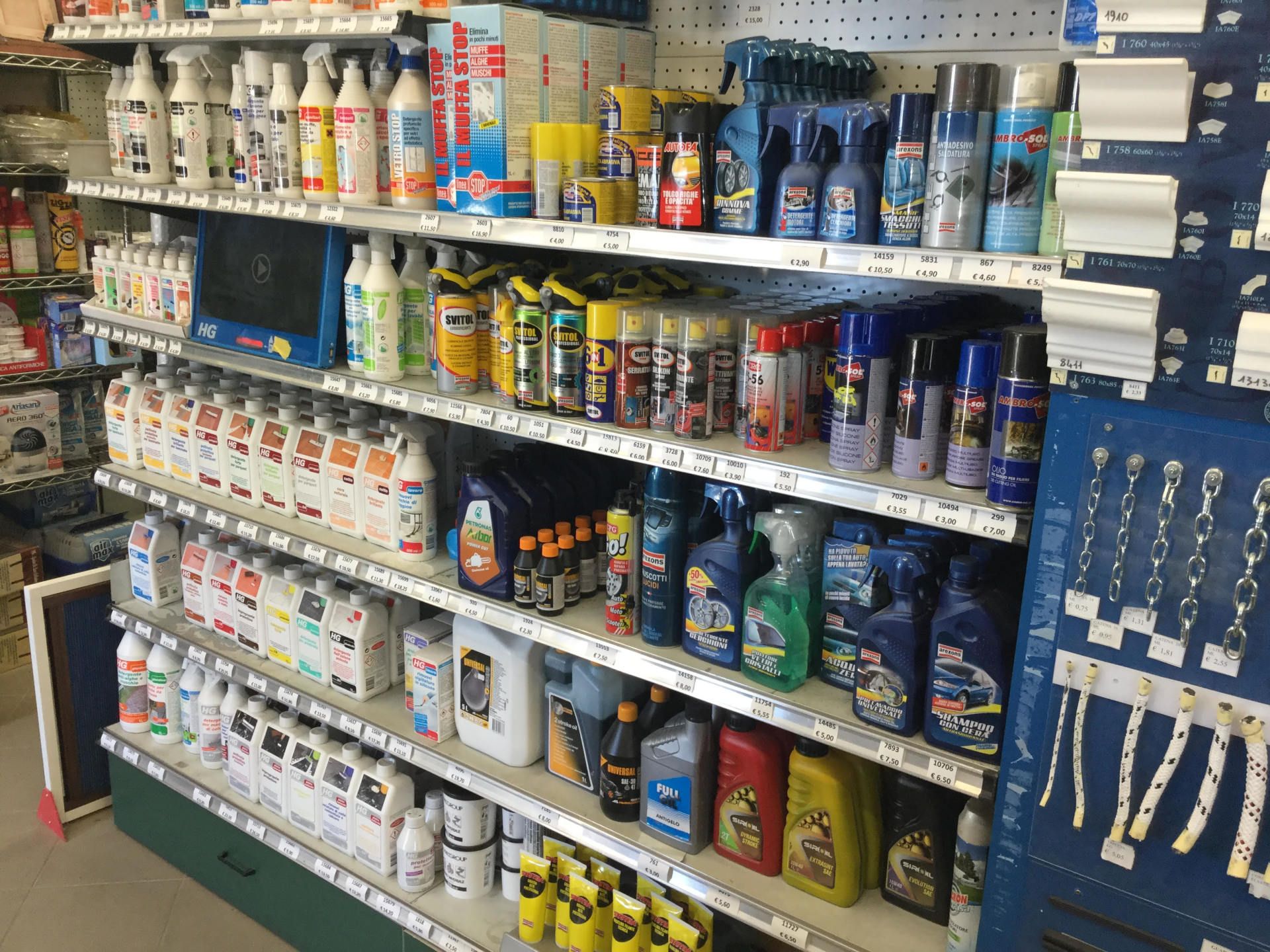 strumenti per la pulizia