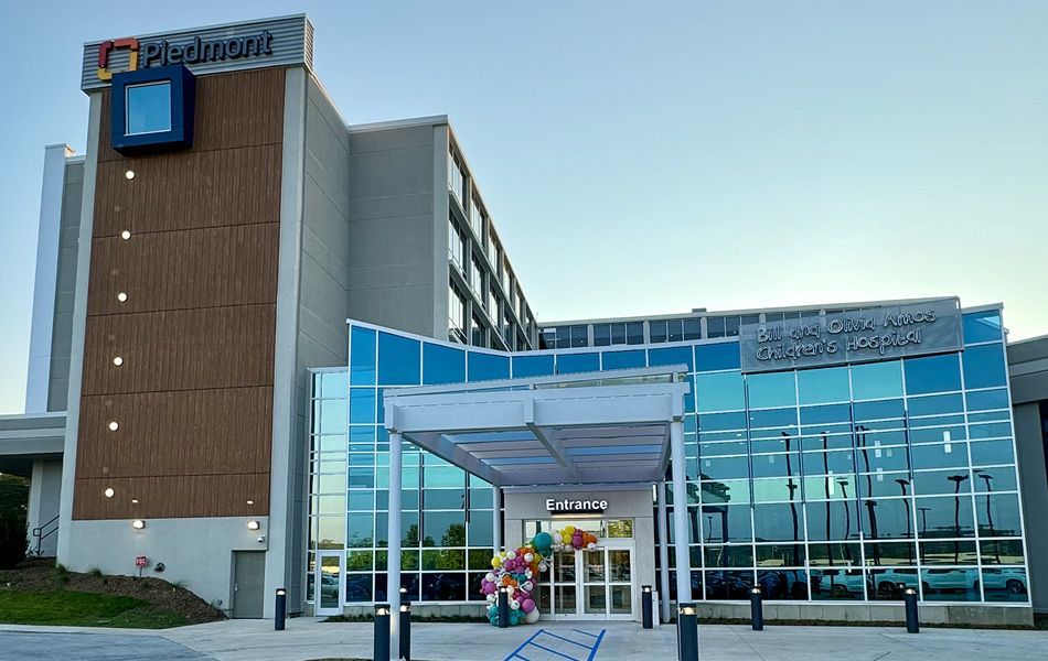 Piedmont Hospital building entrance with blue glass and a canopy.