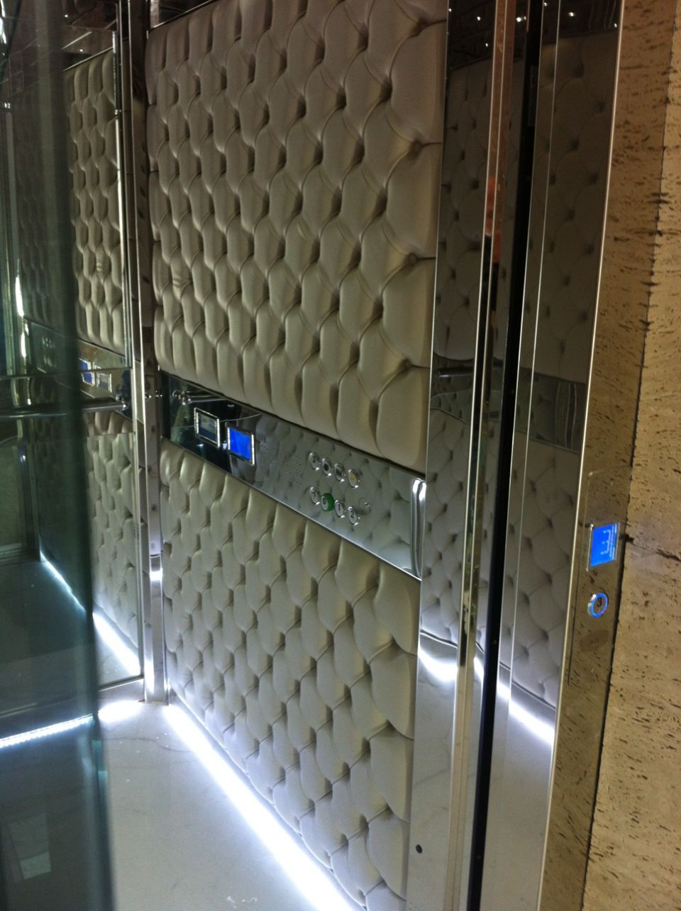 ascensore porte scorrevoli