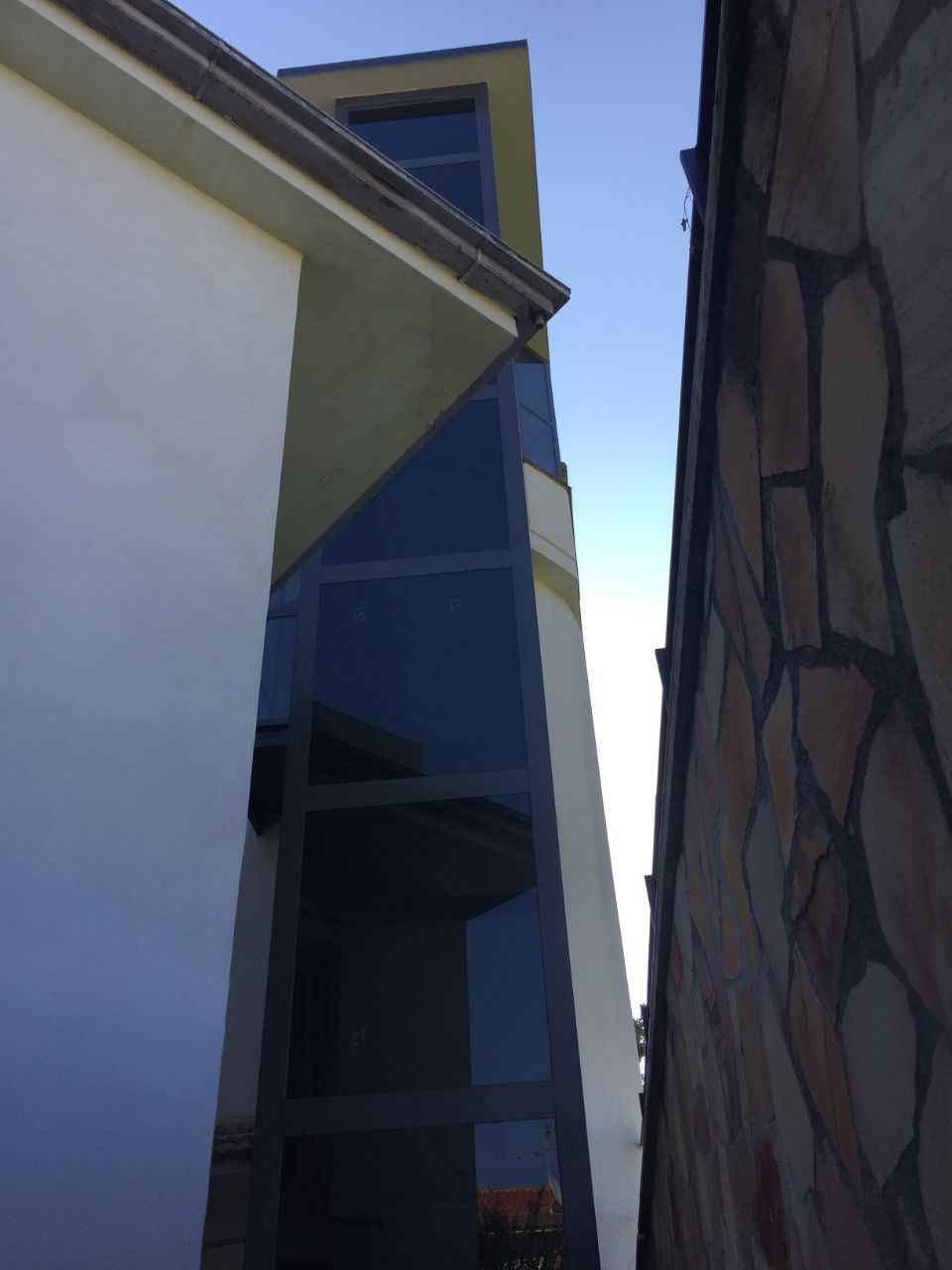 ascensore panoramico in vetro palazzo