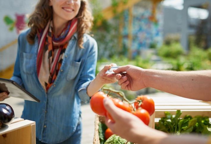 buying tomatoes from the farmers' market