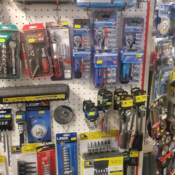 Tools, spanners, sockets, ratchets.