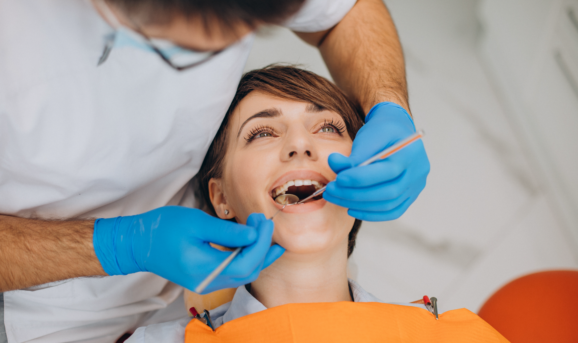 Tratamento para eliminar o tártaro nos dentes. 