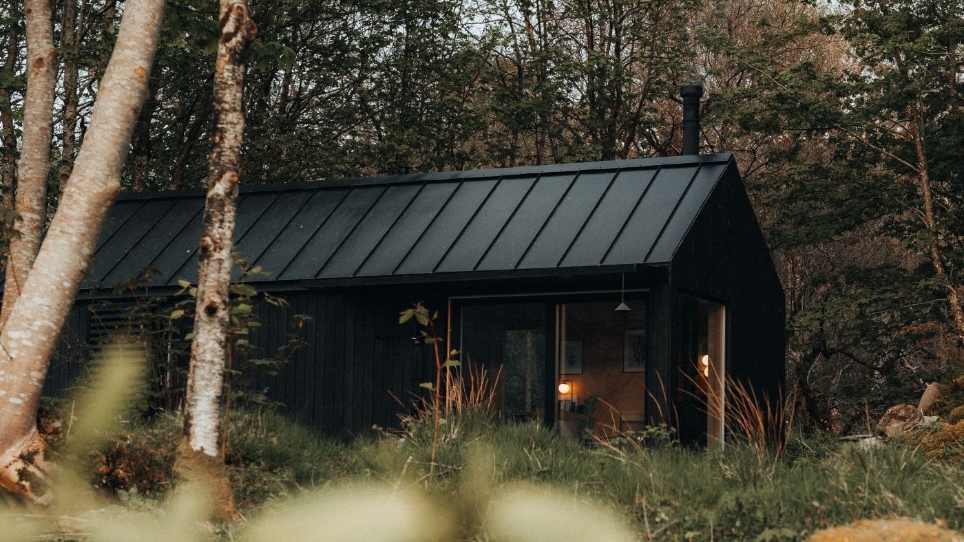 Minimalist luxury cabin in the Scottish woodland at Kabn Loch Fyne