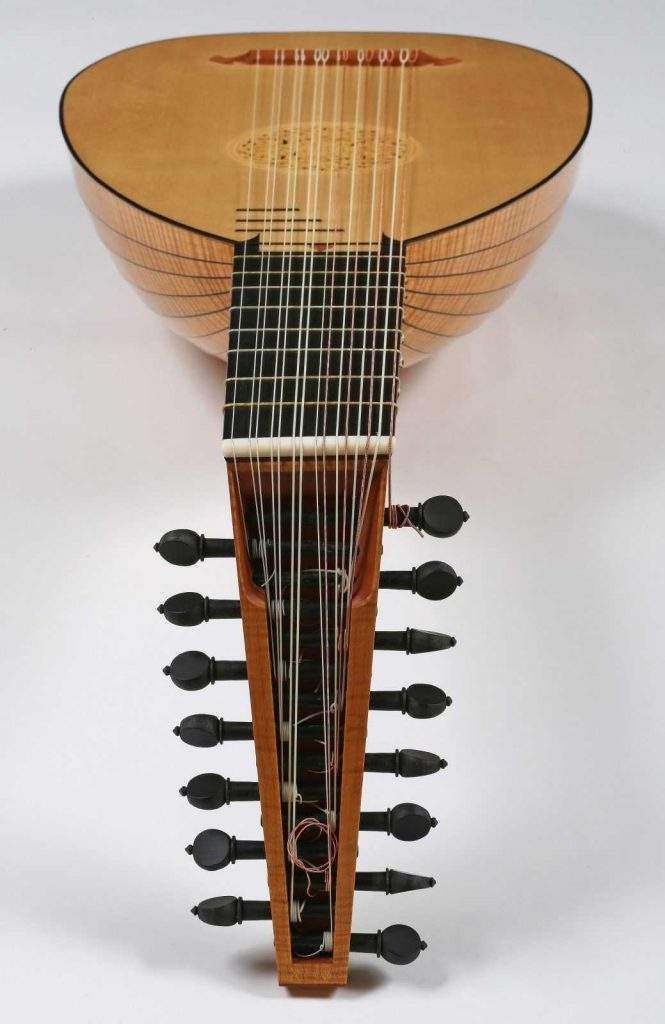 Dieffopruchar Lute showing the 19 ribs in curly maple