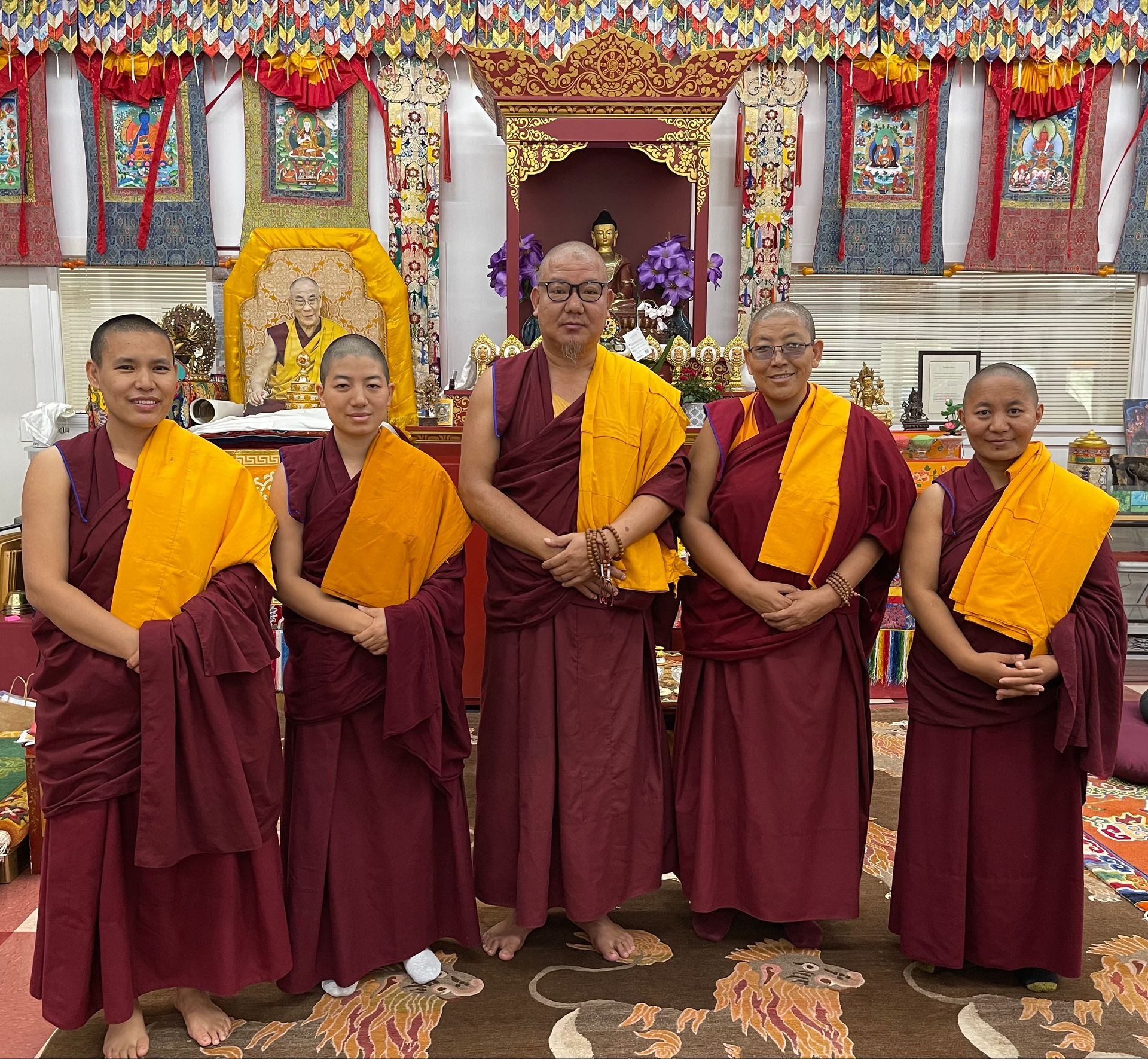 Tibetan Nuns group picture