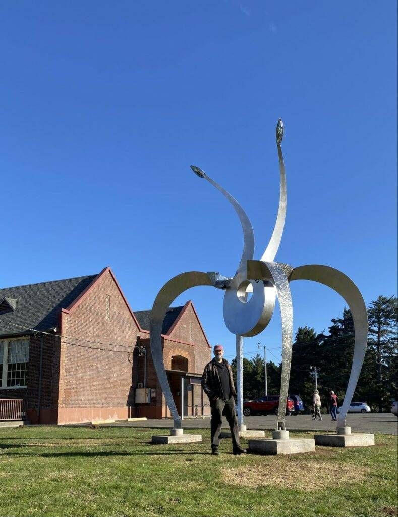 Pete Beeman with sculpture