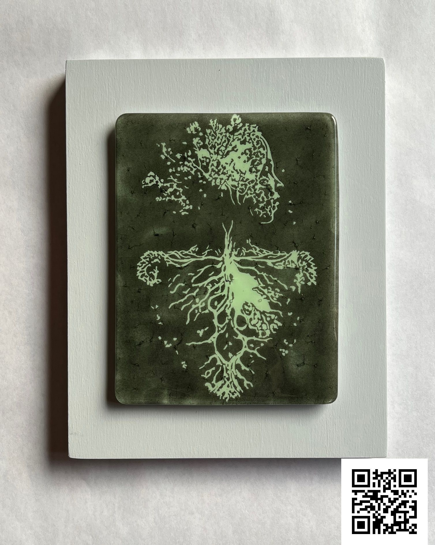 A picture of a plant with a qr code next to it