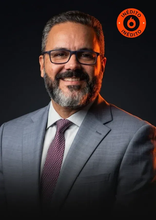 ANDRÉ SANTA CRUZ