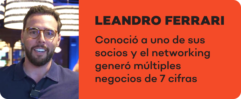 Leandro ferrari é um homem de óculos e barba.