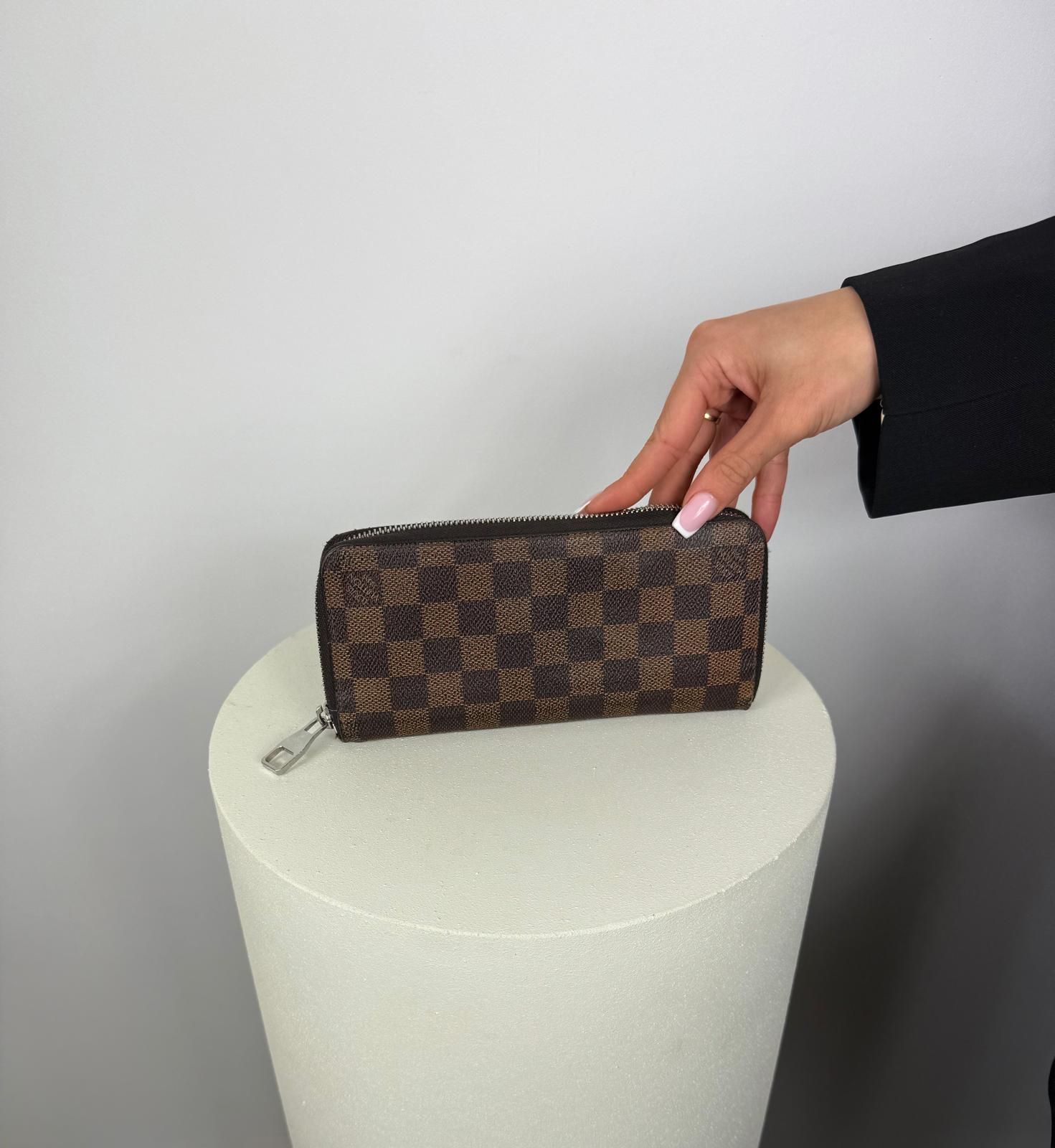 Louis Vuitton Damier Ebene Zippy Portemonnee